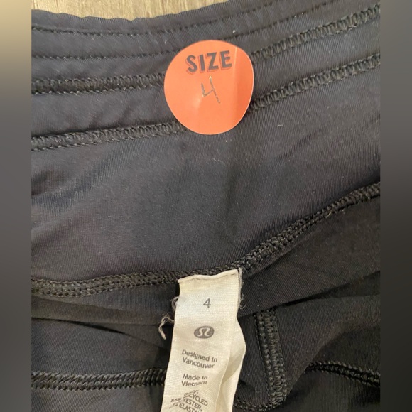 Lululemon skort size 4 - Picture 3 of 3